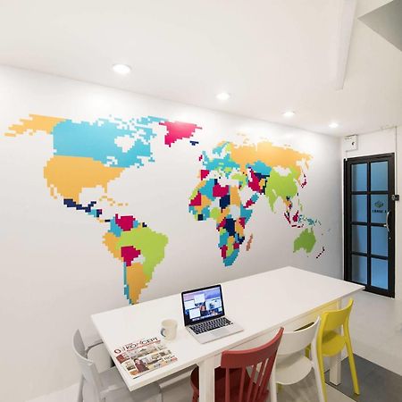 Pixellar Hostel Бангкок Экстерьер фото