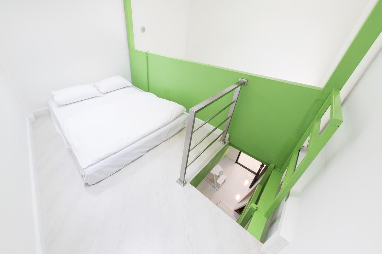 Pixellar Hostel Бангкок Экстерьер фото