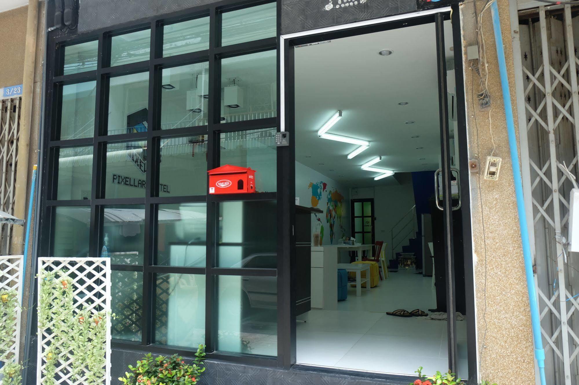 Pixellar Hostel Бангкок Экстерьер фото