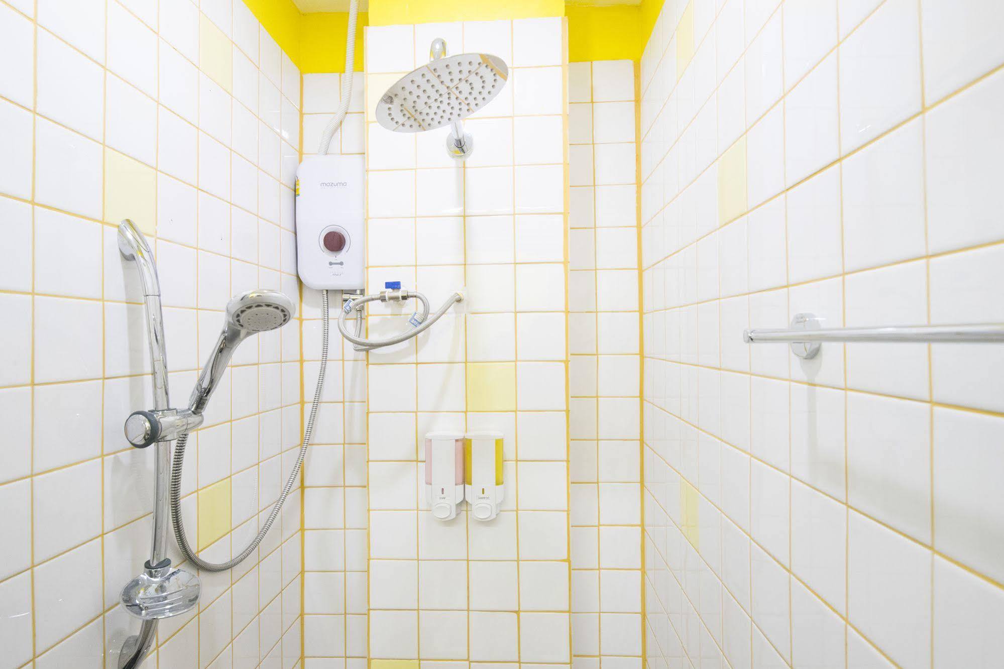 Pixellar Hostel Бангкок Экстерьер фото