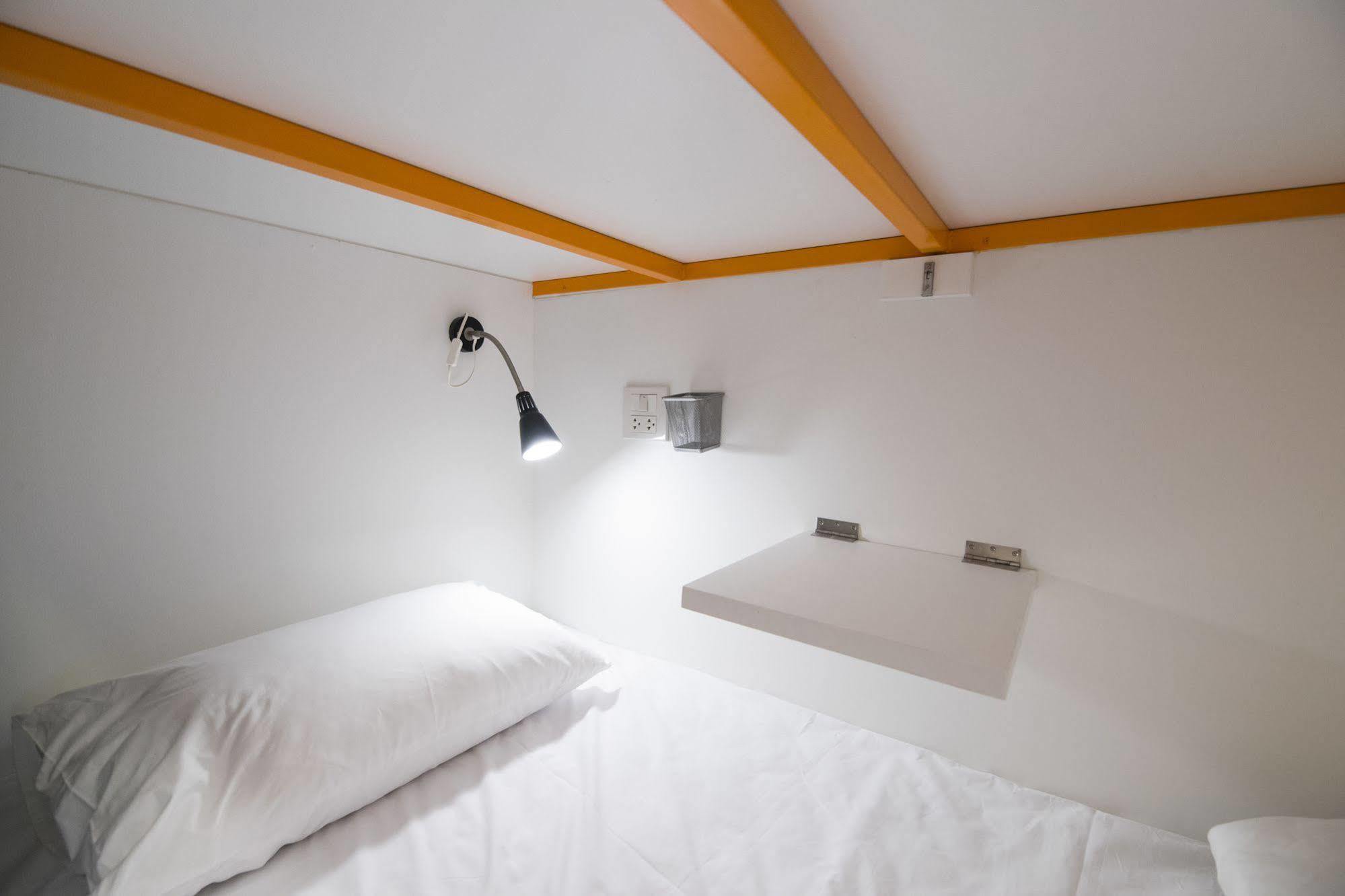 Pixellar Hostel Бангкок Экстерьер фото
