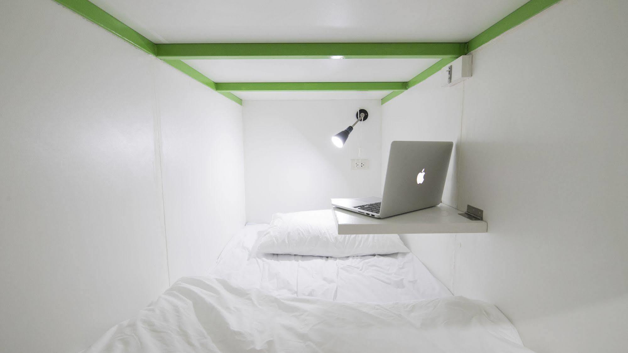 Pixellar Hostel Бангкок Экстерьер фото