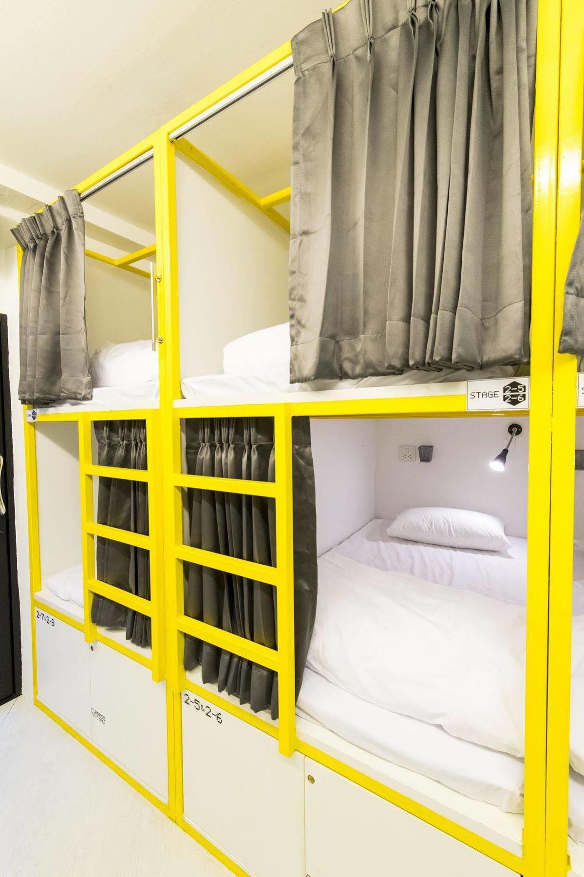 Pixellar Hostel Бангкок Экстерьер фото