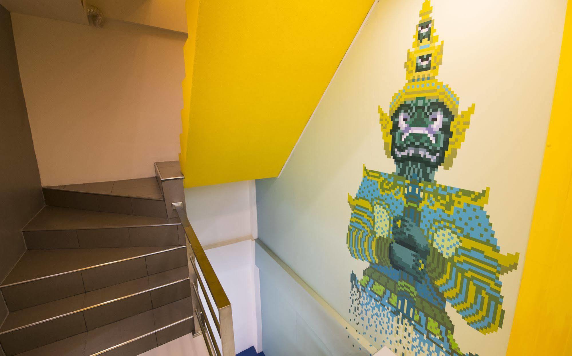 Pixellar Hostel Бангкок Экстерьер фото
